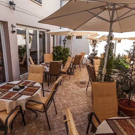 Bastion Bed & Breakfast 3*